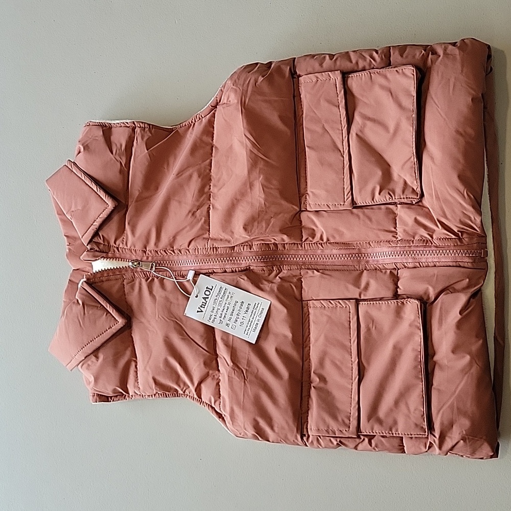 NWT VtuAOL girls puffer vest size 140 (8-10 US)